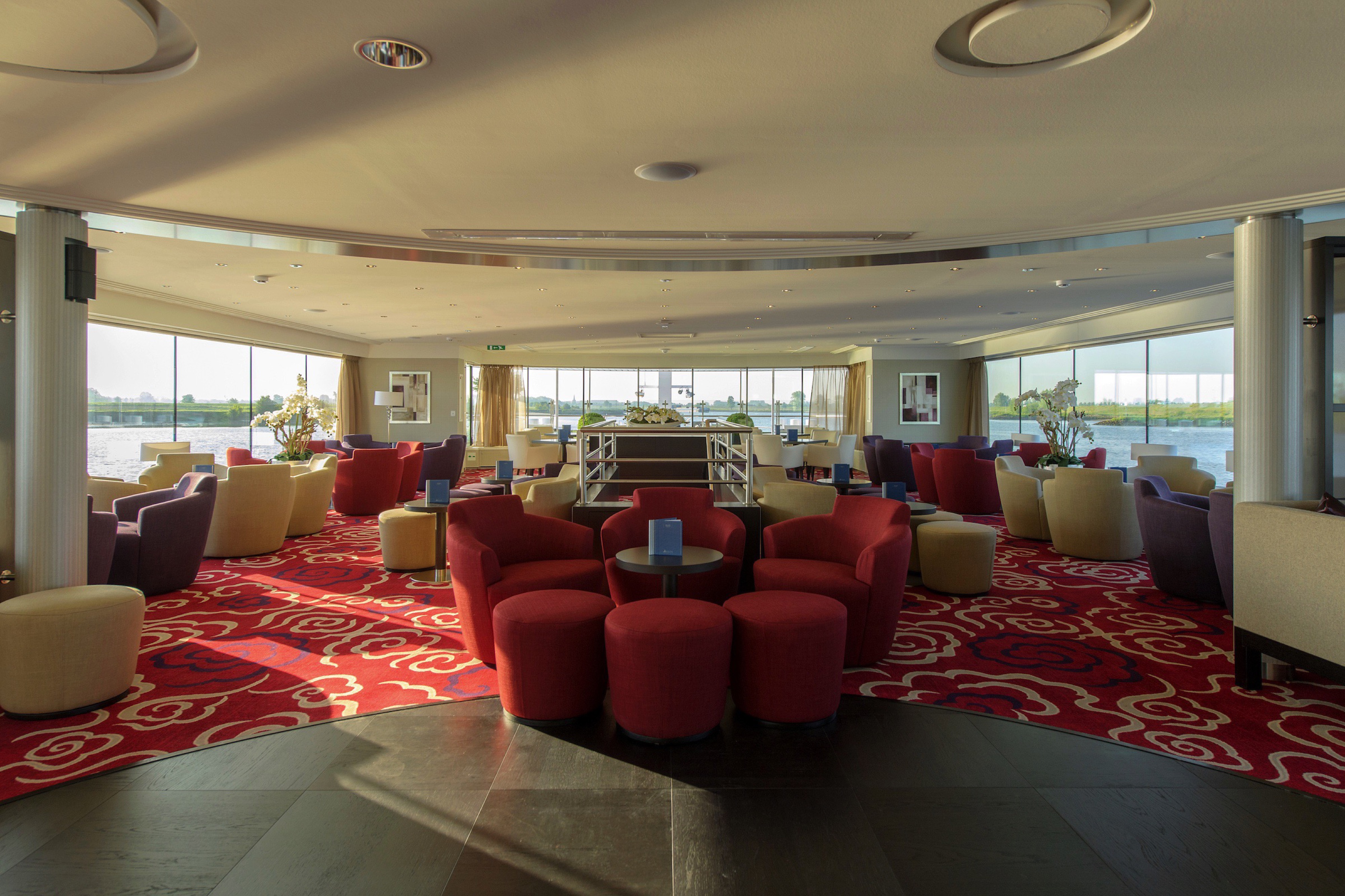 Avalon Waterways, Avalon Illumination Panorama Lounge 1.jpg